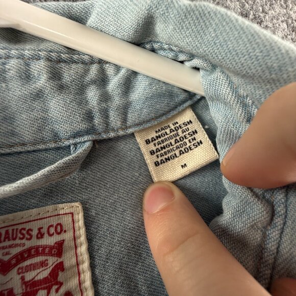 NWT Levi’s Pearl Snap Up Shirt Western Denim Pockets Lightweight Medium Blue - Picture 14 of 15